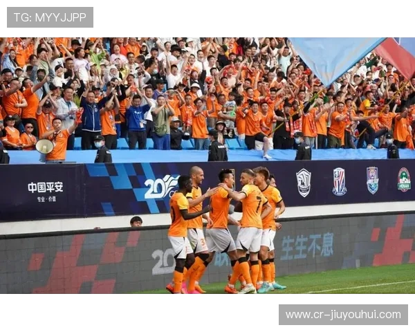 青岛球迷集体抵制足球事件引发全国热议探讨城市体育文化转型方向 青岛球迷集体抵制足球事件引发全国热议探讨城市体育文化转型方向