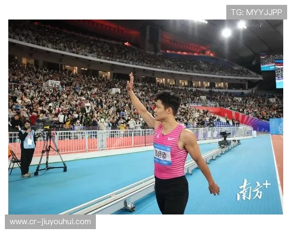 苏炳添转战足球赛场挑战极限速度 展现运动天赋与拼搏精神